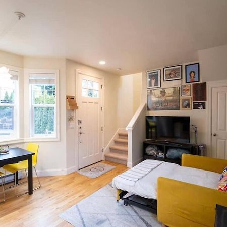 Adorable Cozy House With Parking And Loft! Villa Seattle Luaran gambar