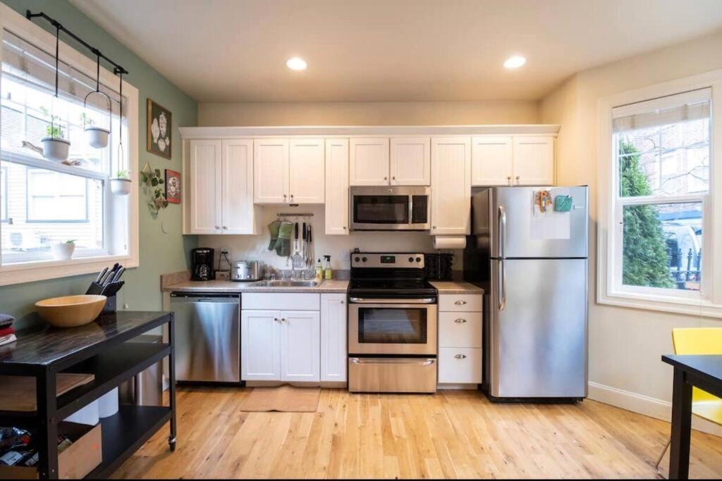 Adorable Cozy House With Parking And Loft! Villa Seattle Luaran gambar