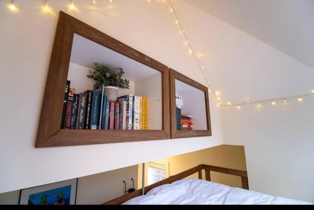 Adorable Cozy House With Parking And Loft! Villa Seattle Luaran gambar