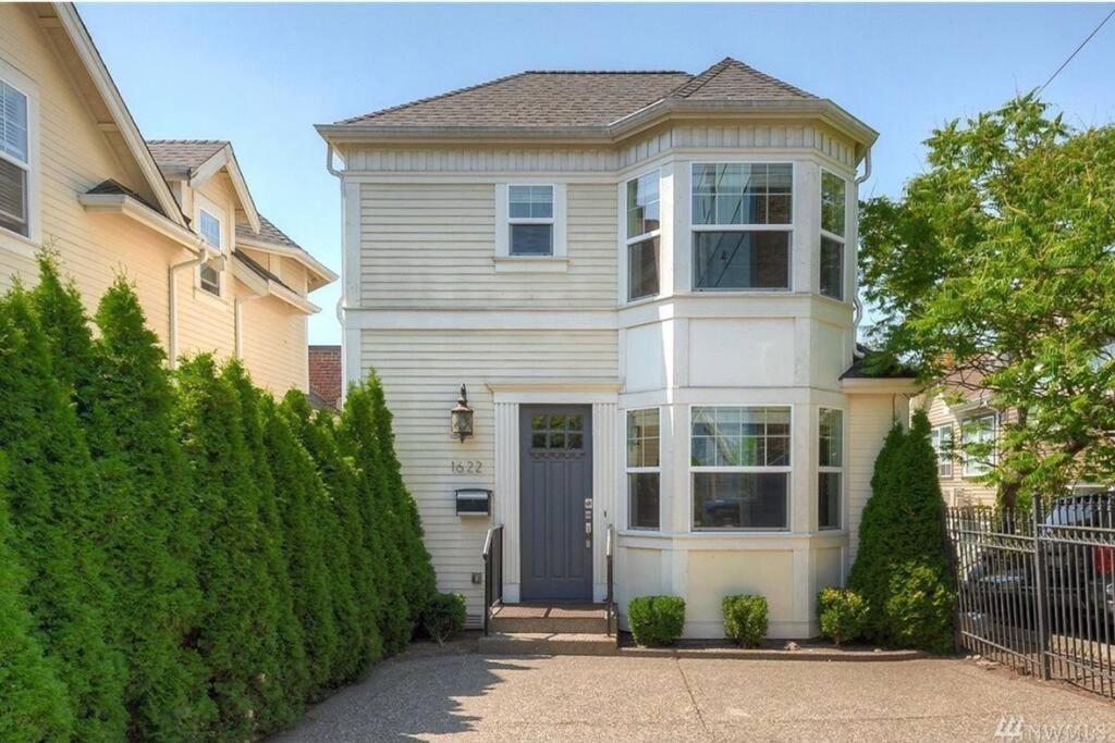 Adorable Cozy House With Parking And Loft! Villa Seattle Luaran gambar